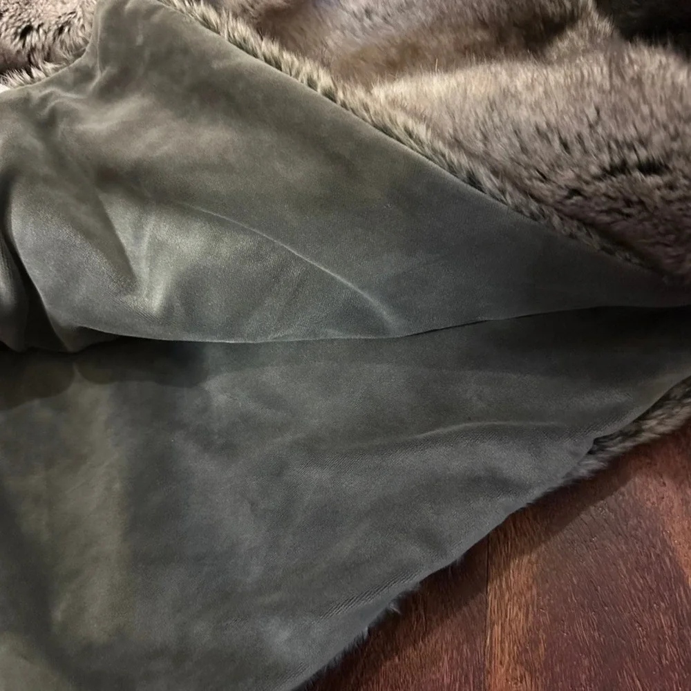 Frontgate Faux Fur Throw Blanket Grey Reversible Plush 50x70 Luxury Cozy